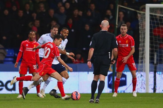 大谷翔平在 2023 年 9 月宣布接受手肘手术，天使球迷通过标语表达对其的感谢