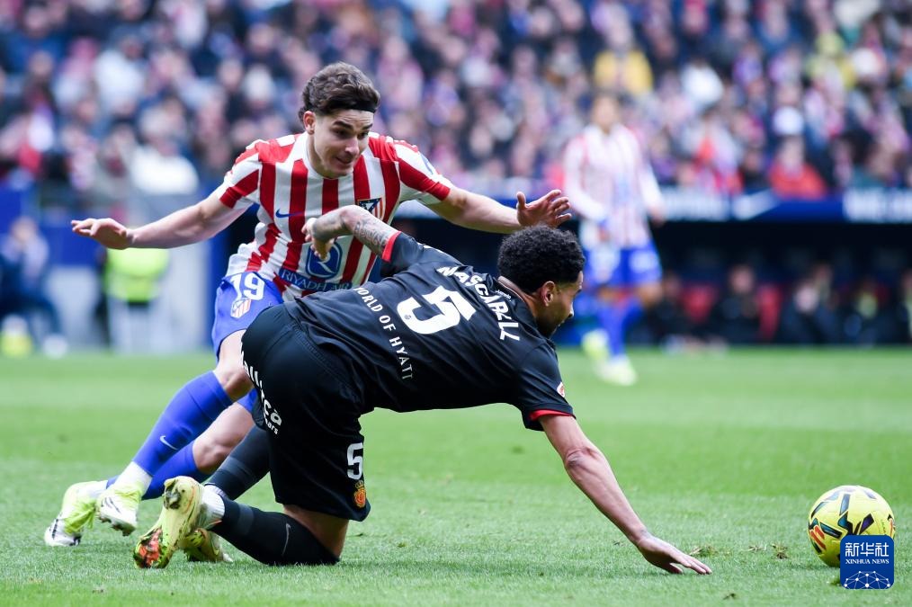 为什么打者必须佩戴护耳头盔的物理实验